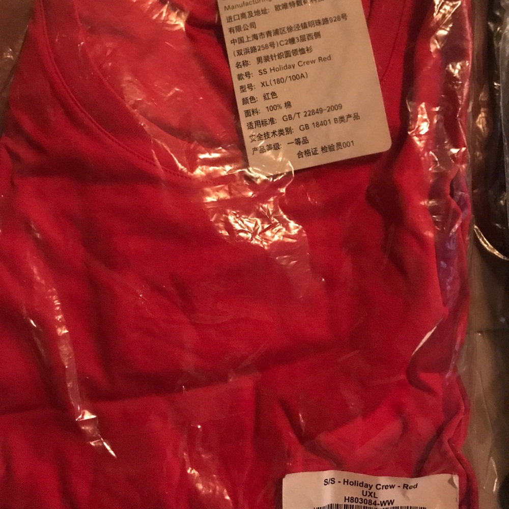 Apple (XL) Holiday crew tee